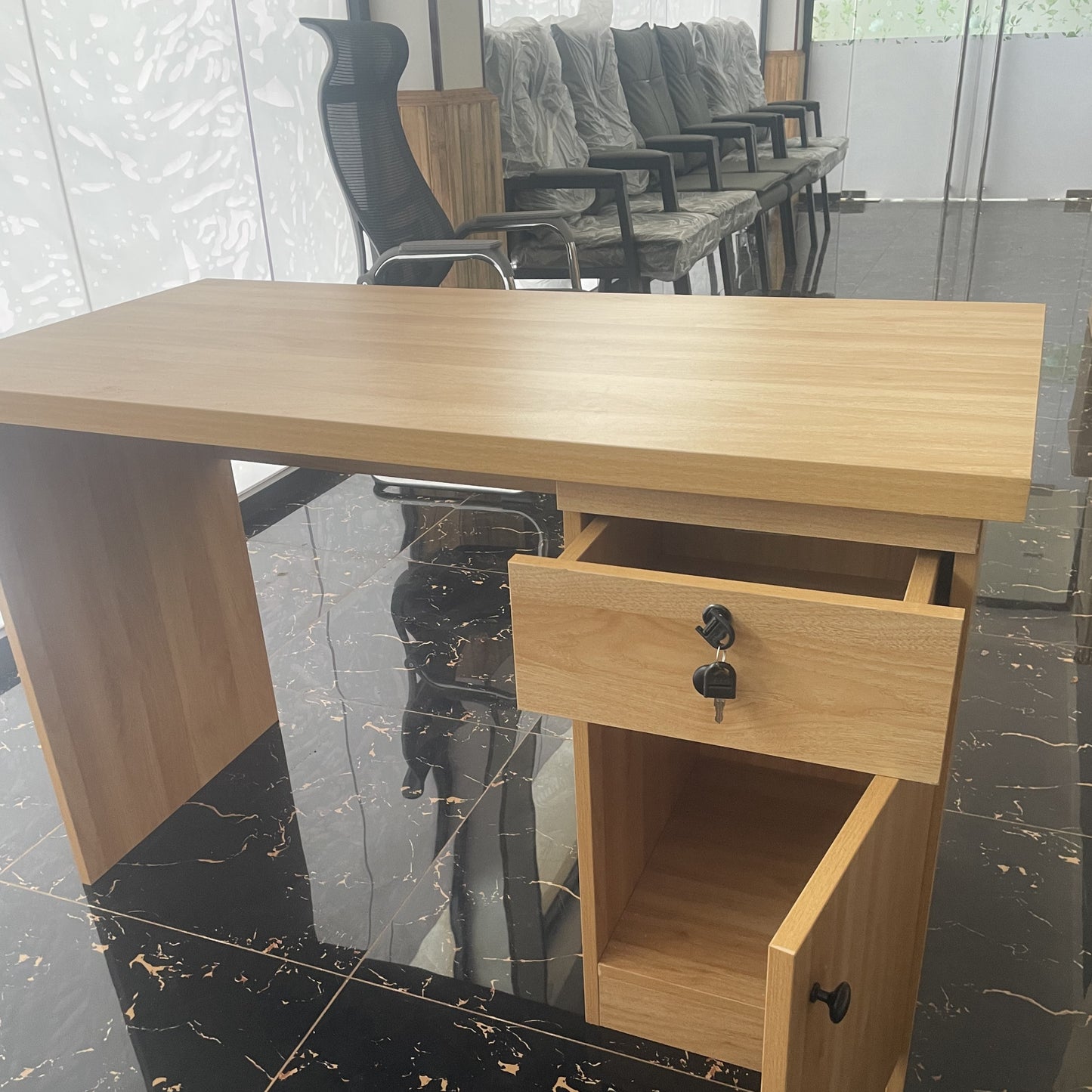 Hot Selling High Quality Office Desks In Stock