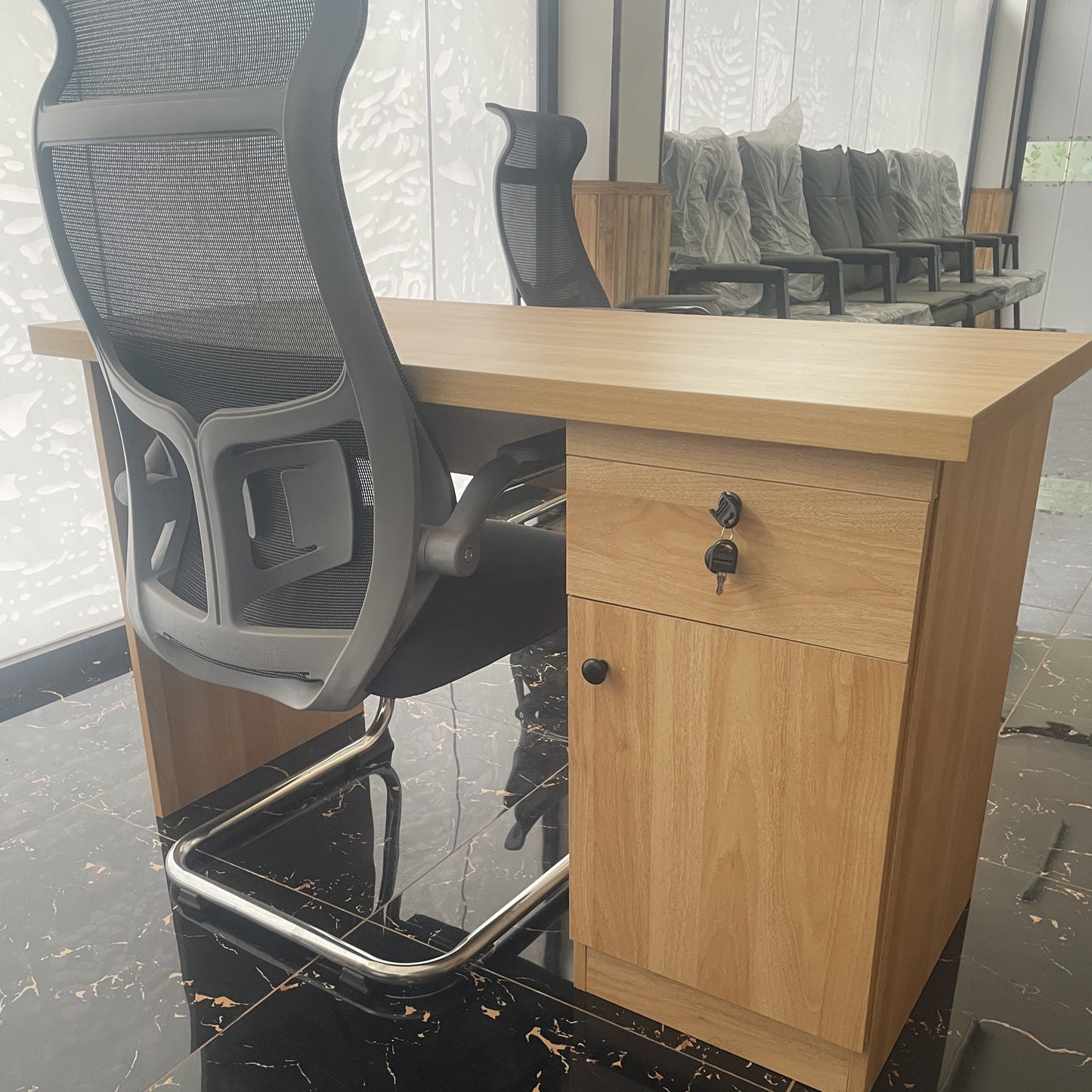Hot Selling High Quality Office Desks In Stock