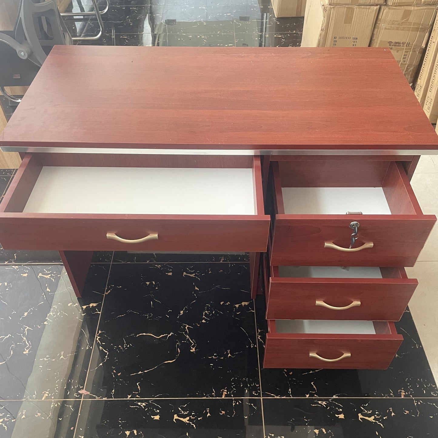 Hot Selling High Quality Office Desks In Stock