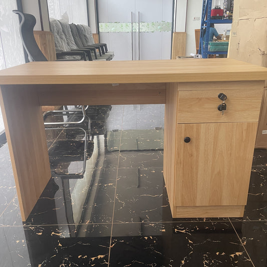 Hot Selling High Quality Office Desks In Stock