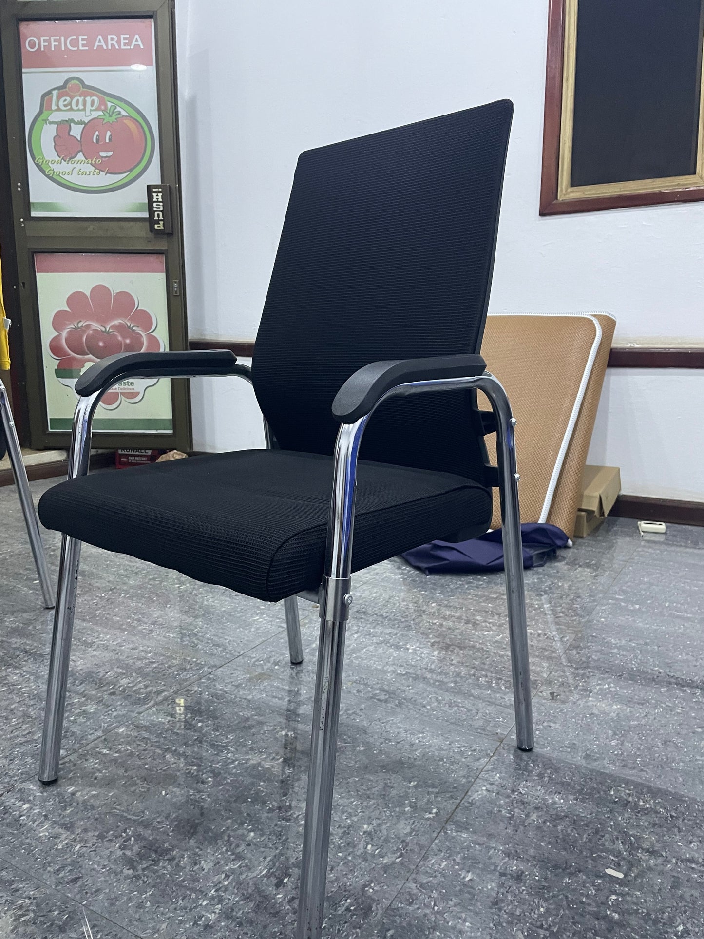 Office chair simple conference staff chair breathable mesh dormitory stool computer chair home book