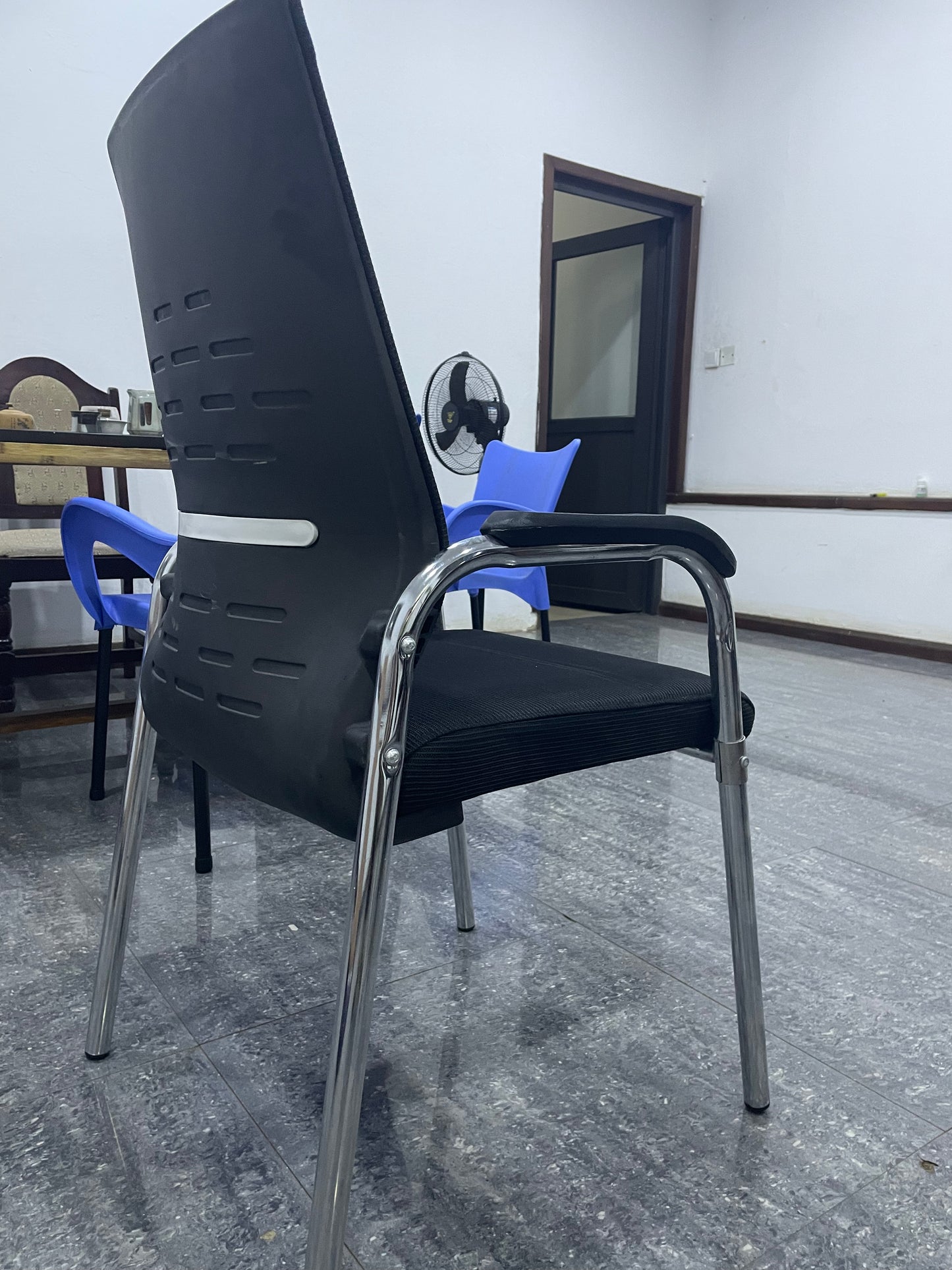 Office chair simple conference staff chair breathable mesh dormitory stool computer chair home book